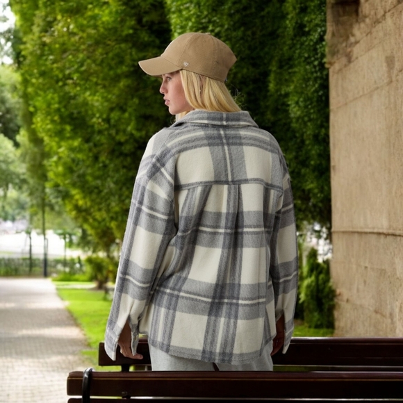 NWT - AMERICAN EAGLE GRAY PLAID FLEECE OVERSIZED SHACKET - SIZE XL - Picture 4 of 9